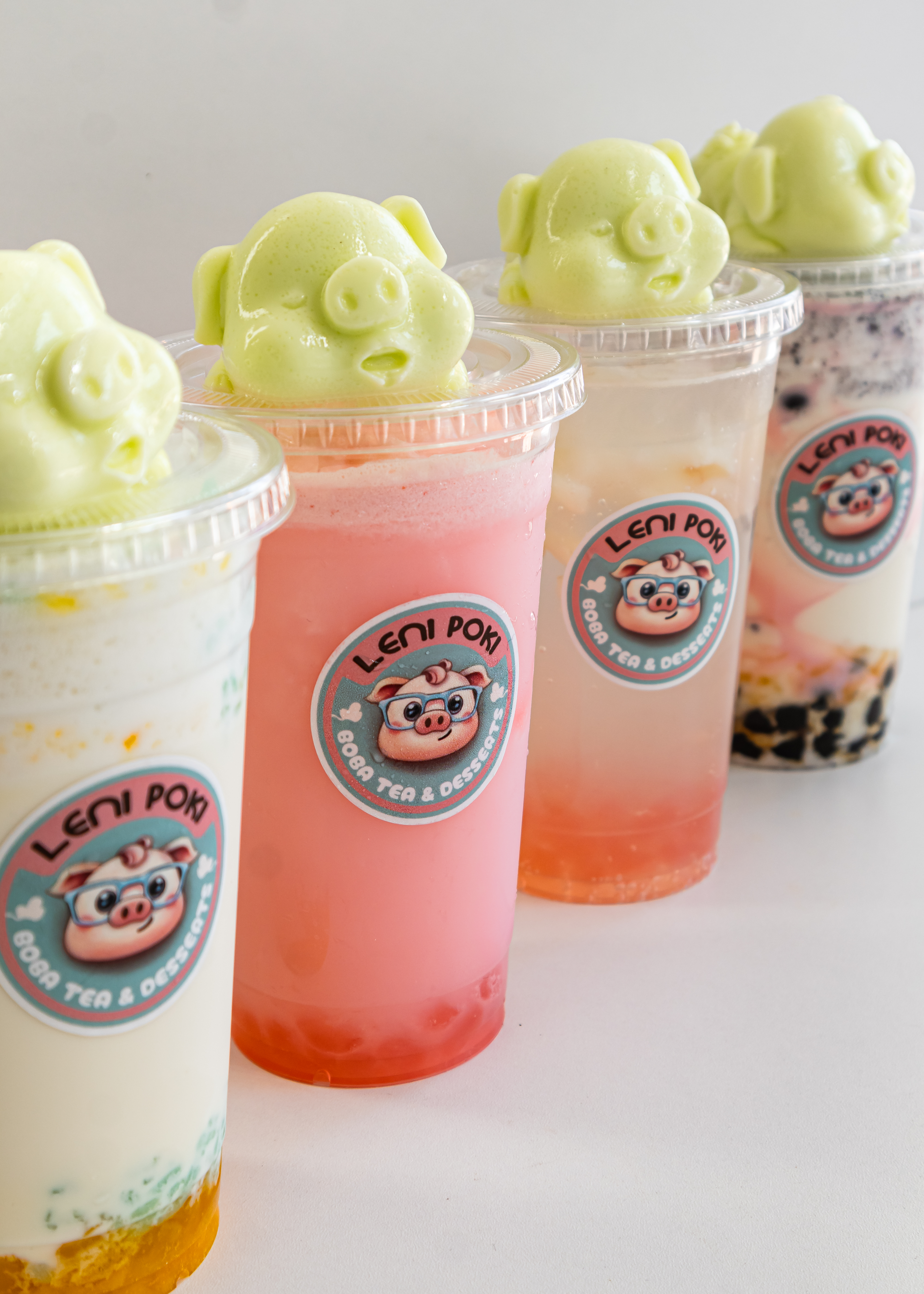 Restaurant Cheff mounting a dish